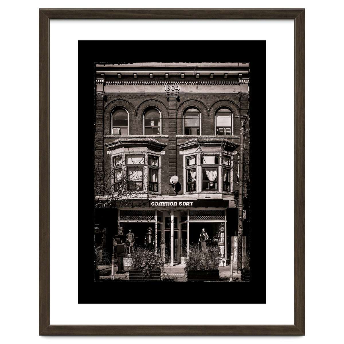 Nos 760 - 762 Queen St E 1 with Border