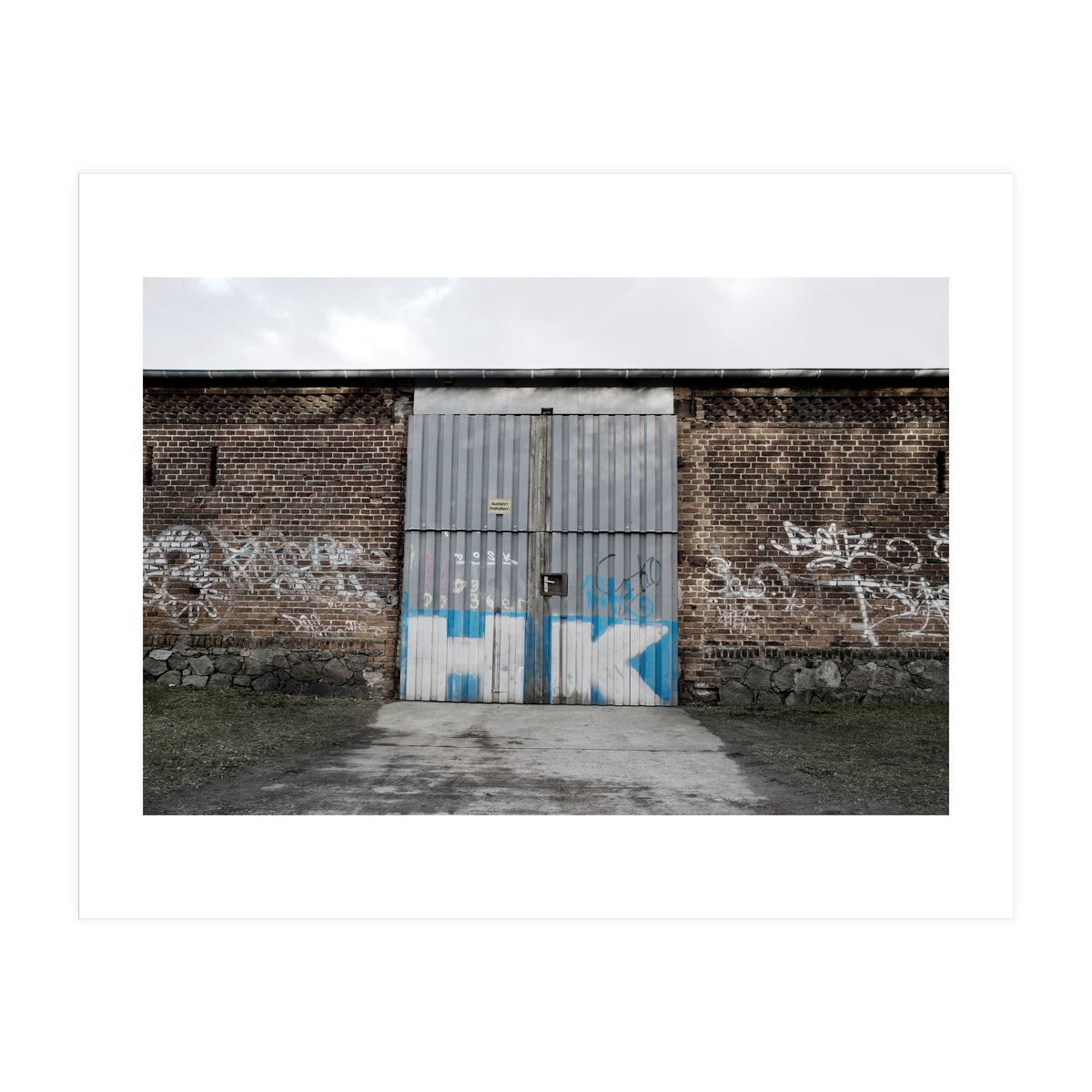 The closed gate HK (Print Only)