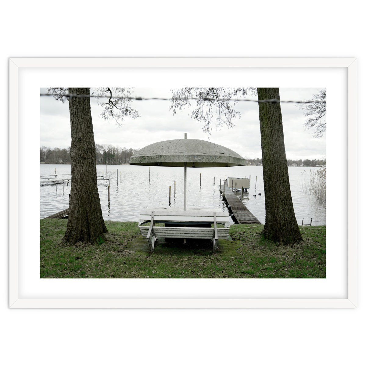 Lakeside rest place - out of season