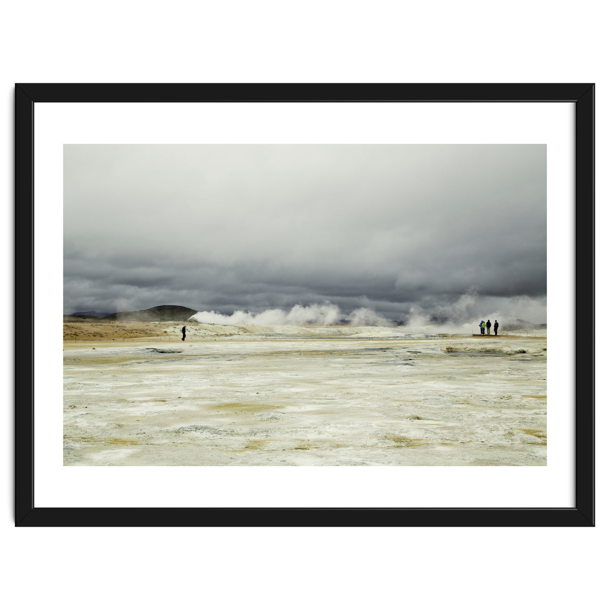 Tourists at the volcano steam spot - Iceland