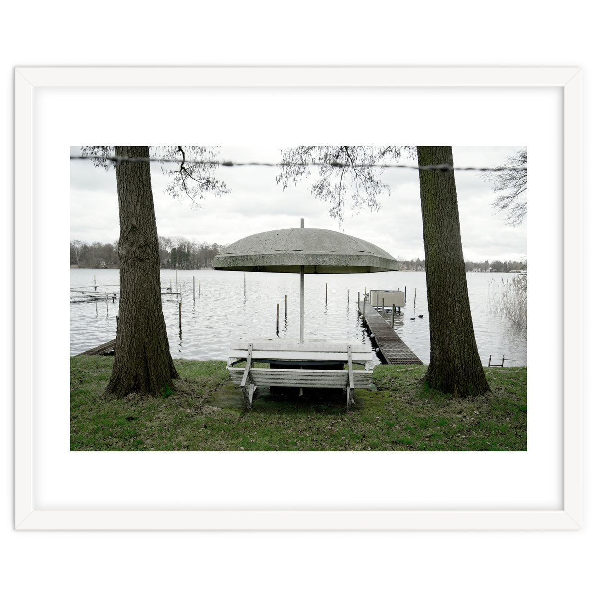 Lakeside rest place - out of season