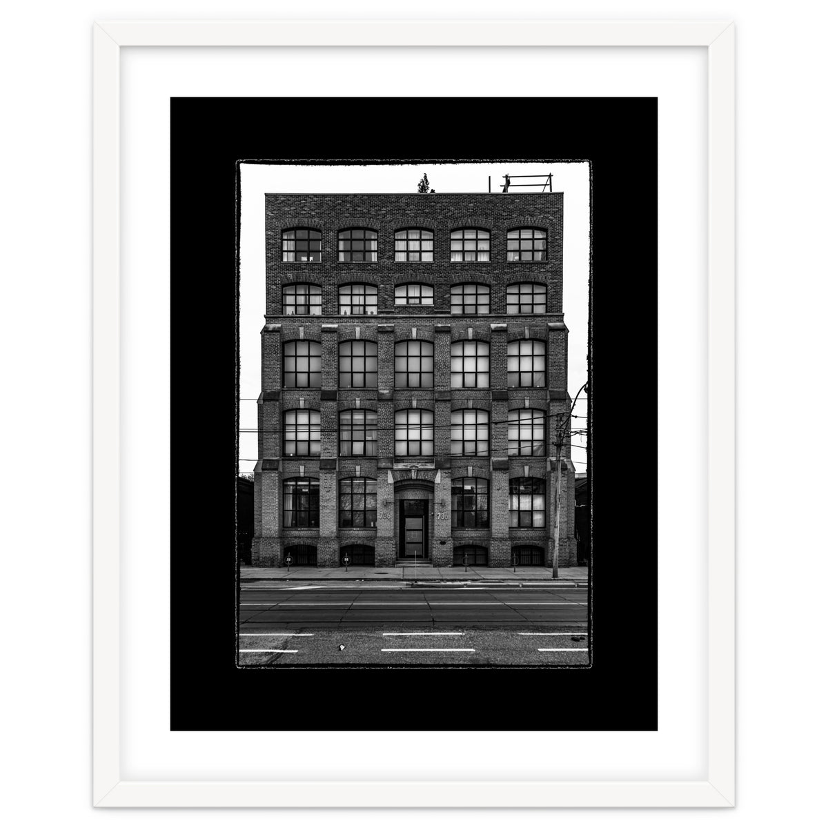 No 736 Dundas St E 1 with Border