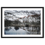 Residential house along the lake thumbnail