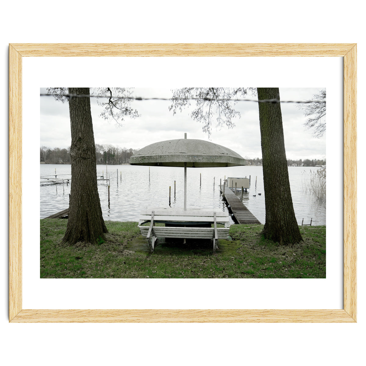 Lakeside rest place - out of season