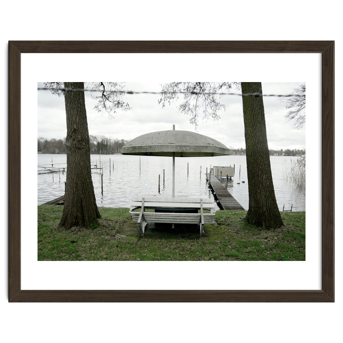 Lakeside rest place - out of season