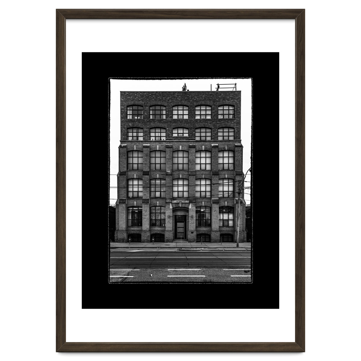 No 736 Dundas St E 1 with Border