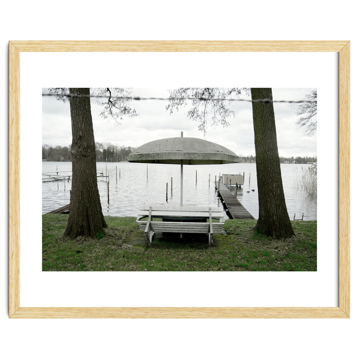 Lakeside rest place - out of season