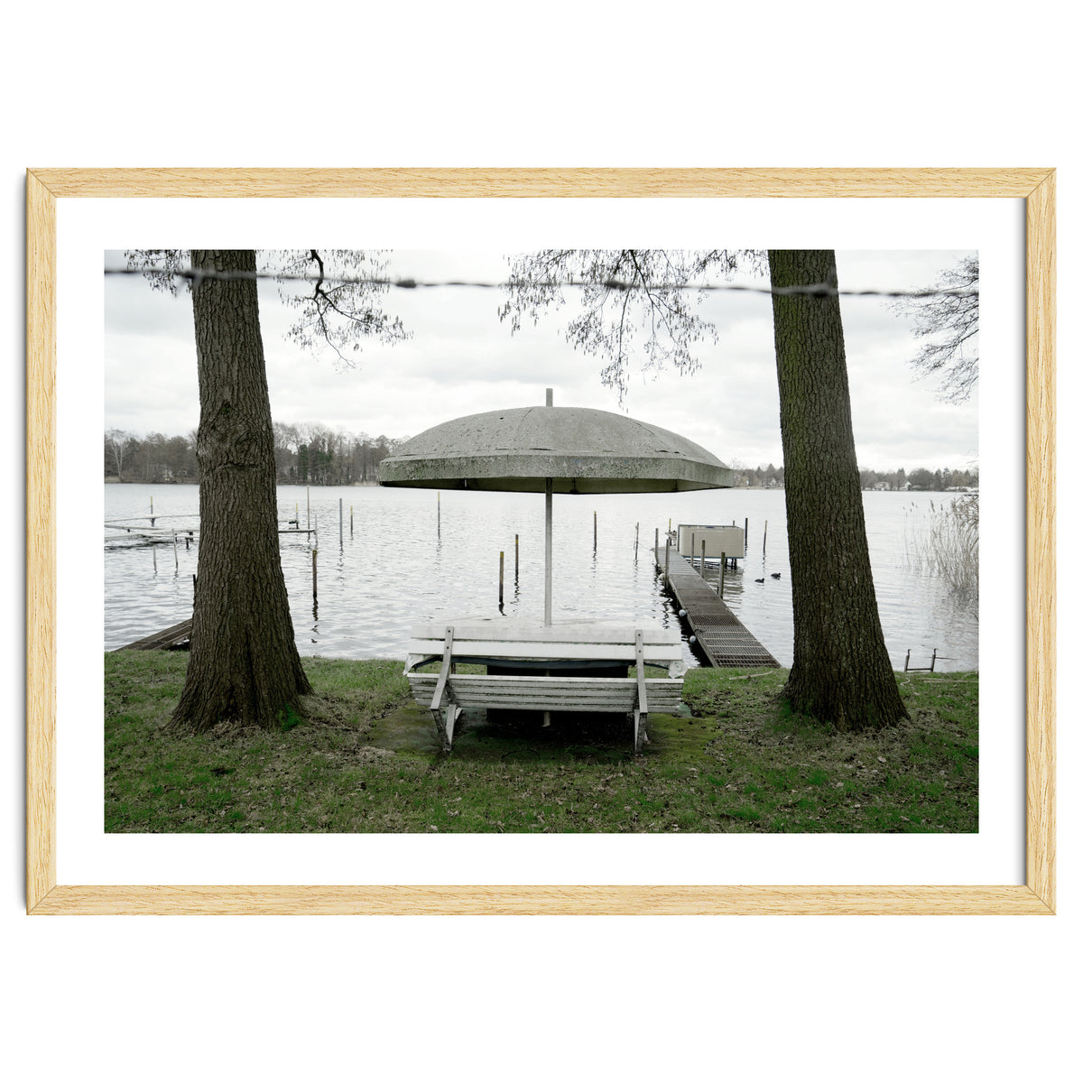 Lakeside rest place - out of season