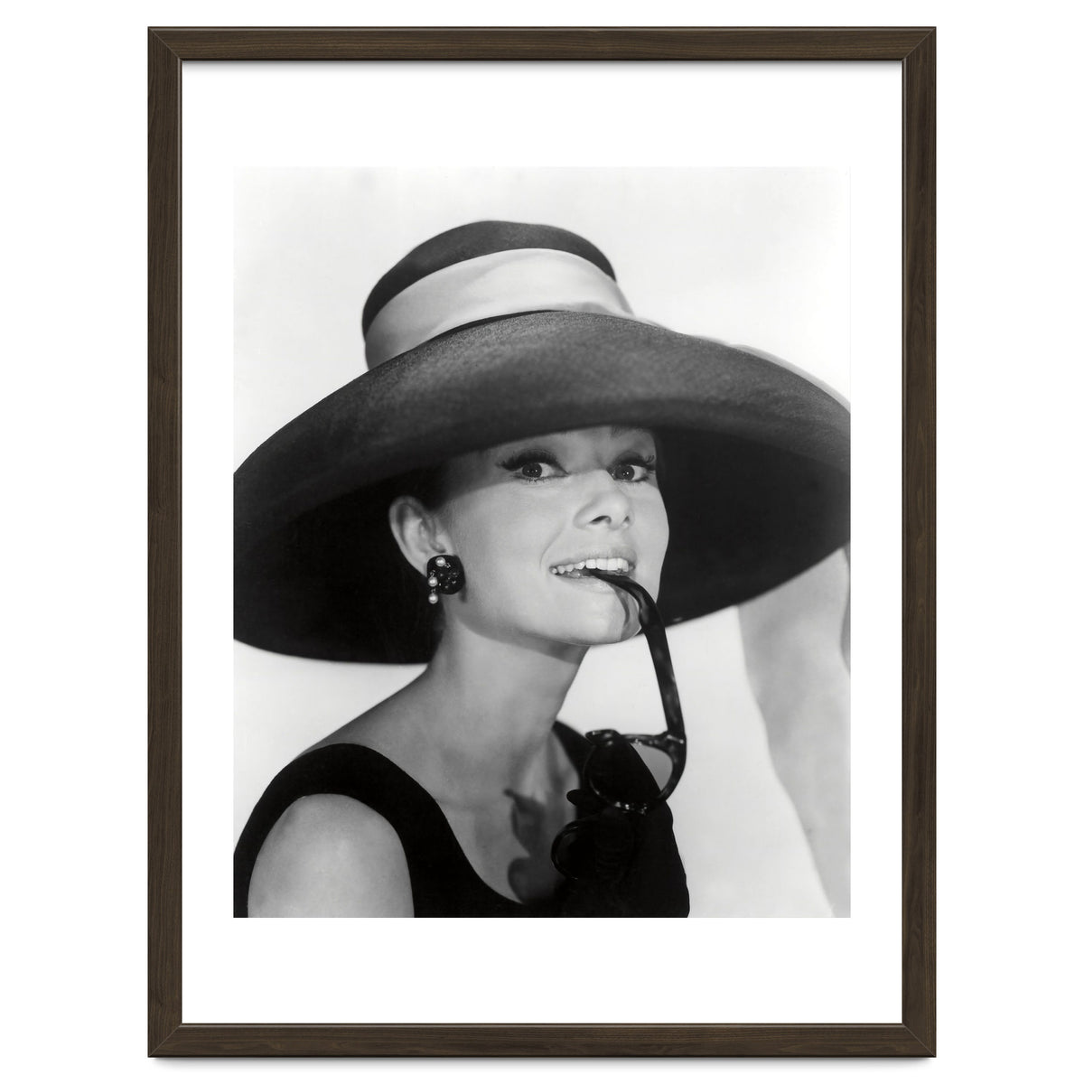 AUDREY HEPBURN in BREAKFAST AT TIFFANY'S (1961), directed by BLAKE EDWARDS.