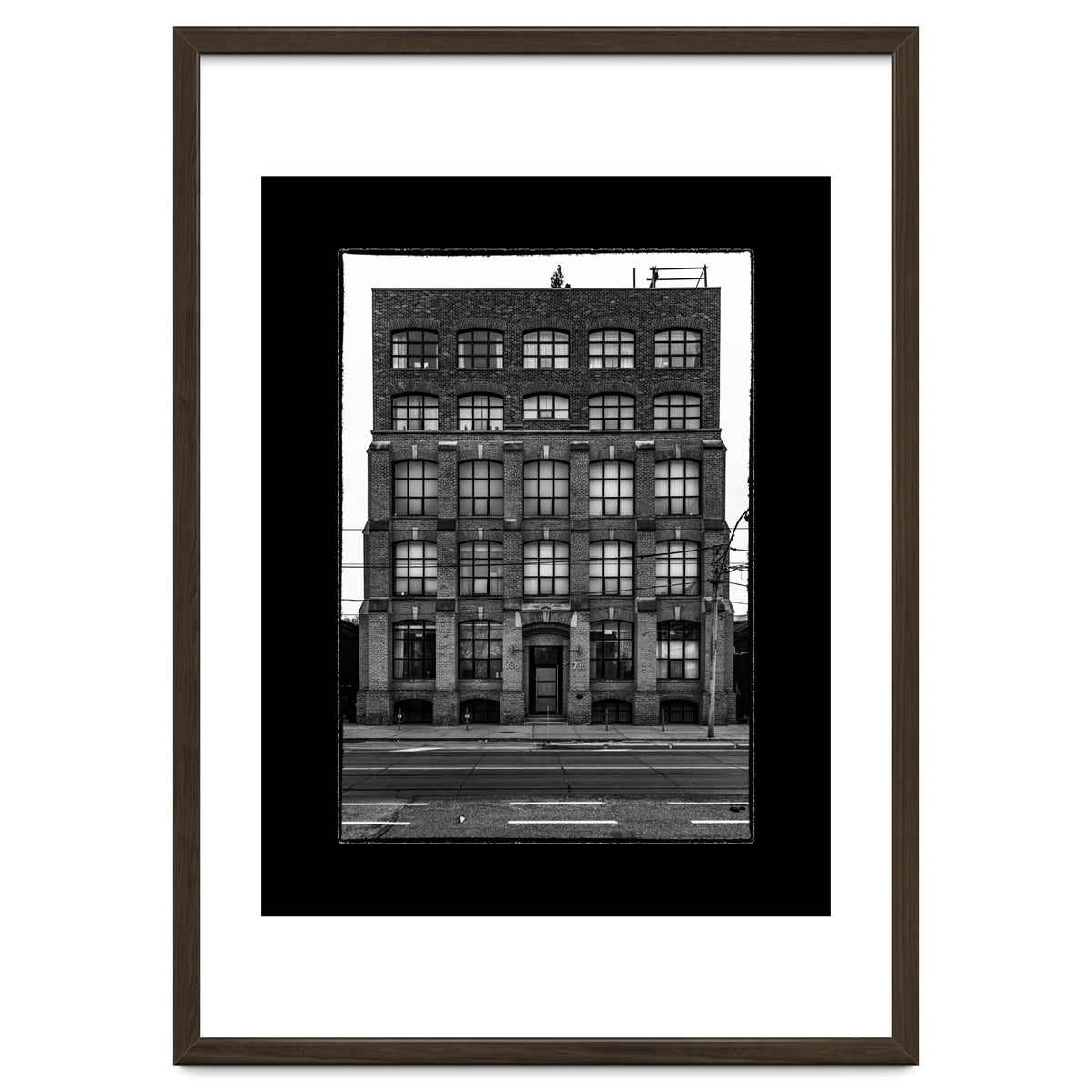 No 736 Dundas St E 1 with Border
