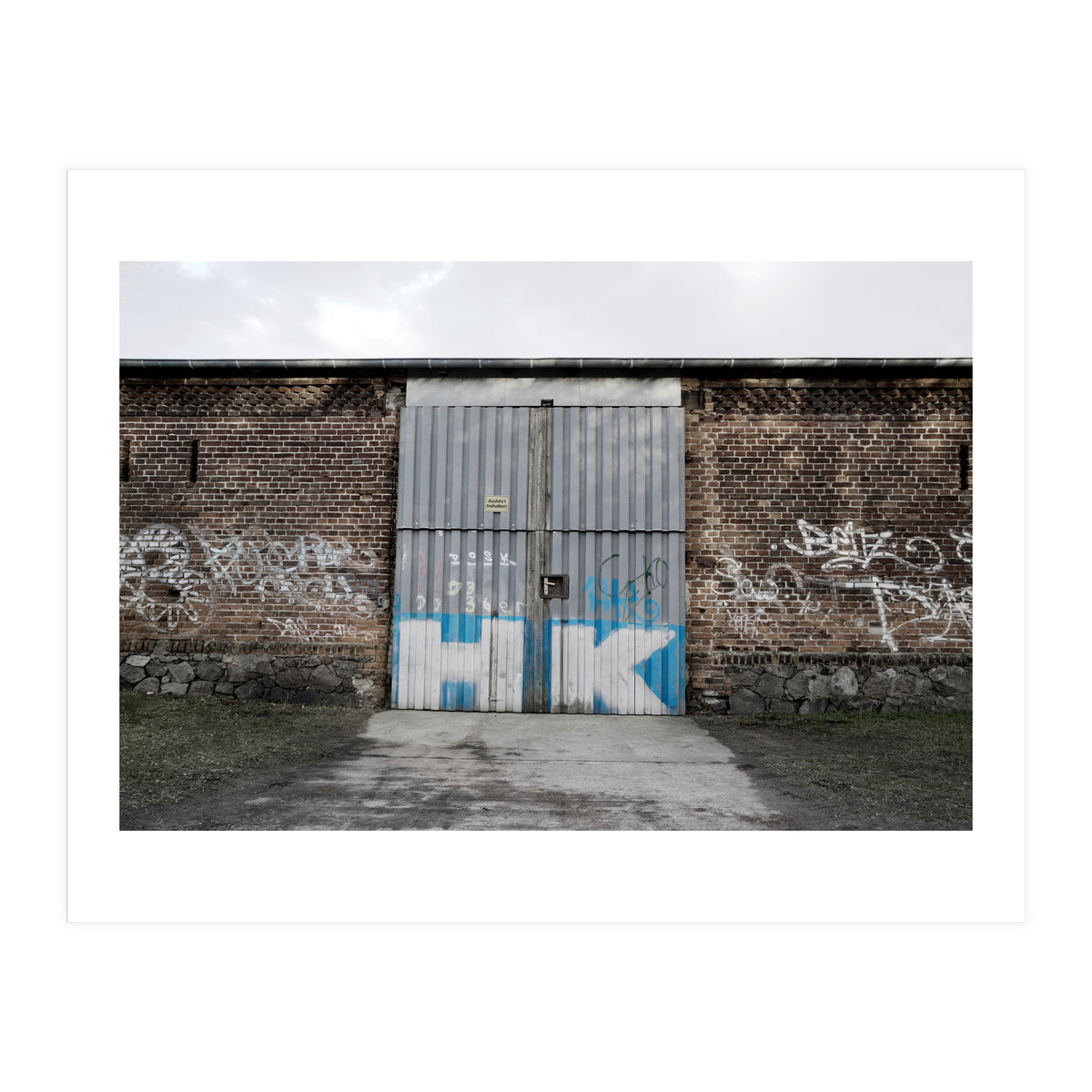 The closed gate HK (Print Only)