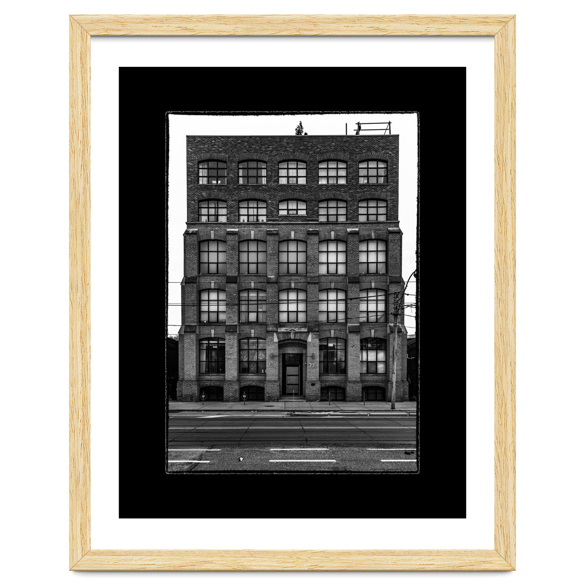 No 736 Dundas St E 1 with Border
