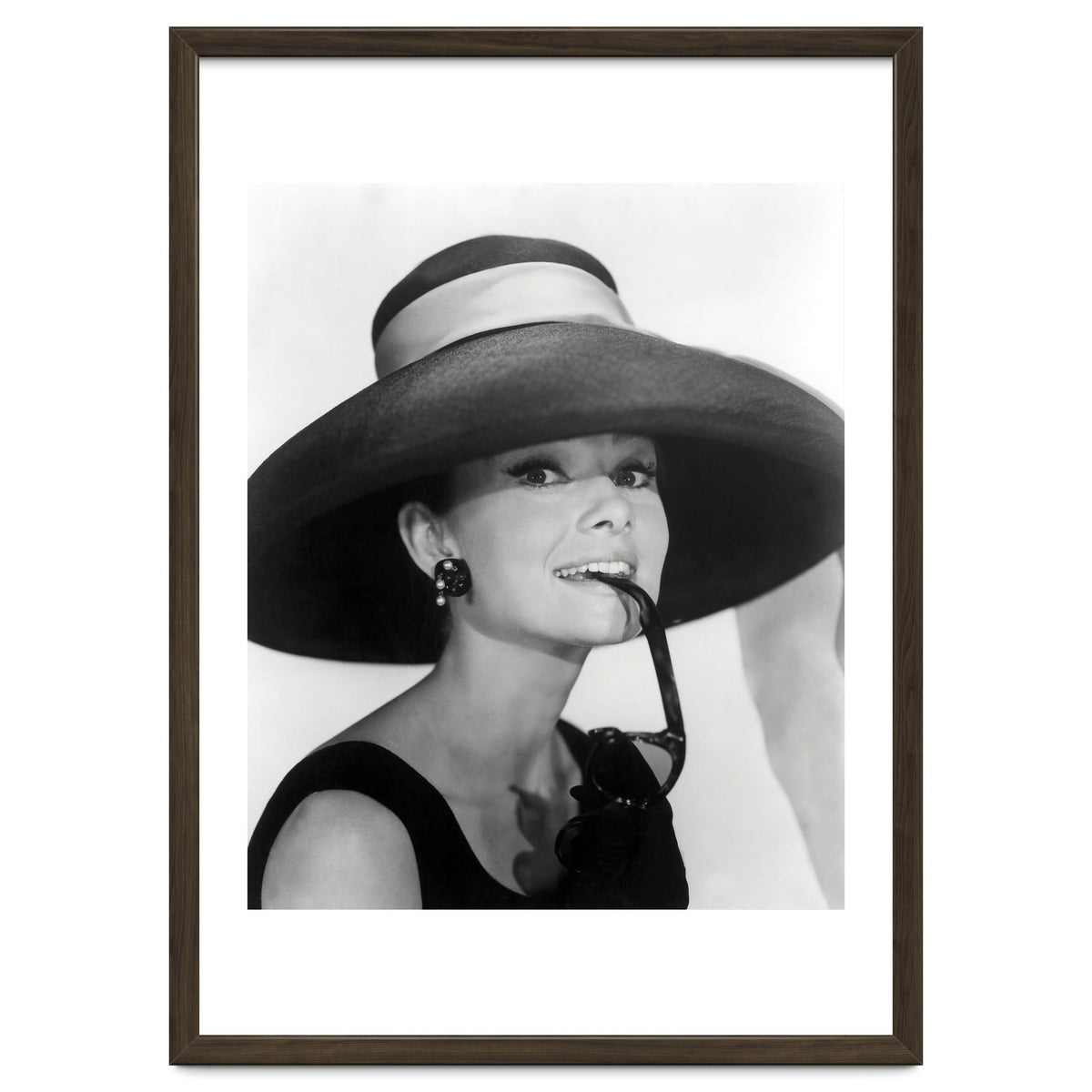 AUDREY HEPBURN in BREAKFAST AT TIFFANY'S (1961), directed by BLAKE EDWARDS.