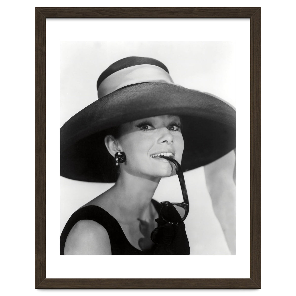 AUDREY HEPBURN in BREAKFAST AT TIFFANY'S (1961), directed by BLAKE EDWARDS.