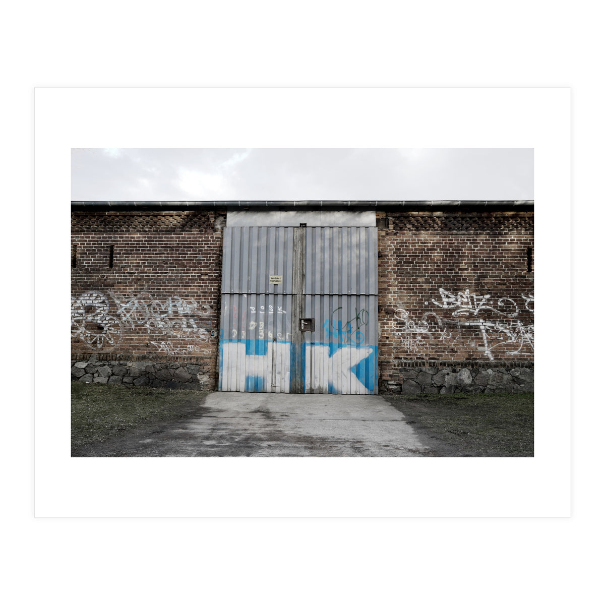 The closed gate HK (Print Only)