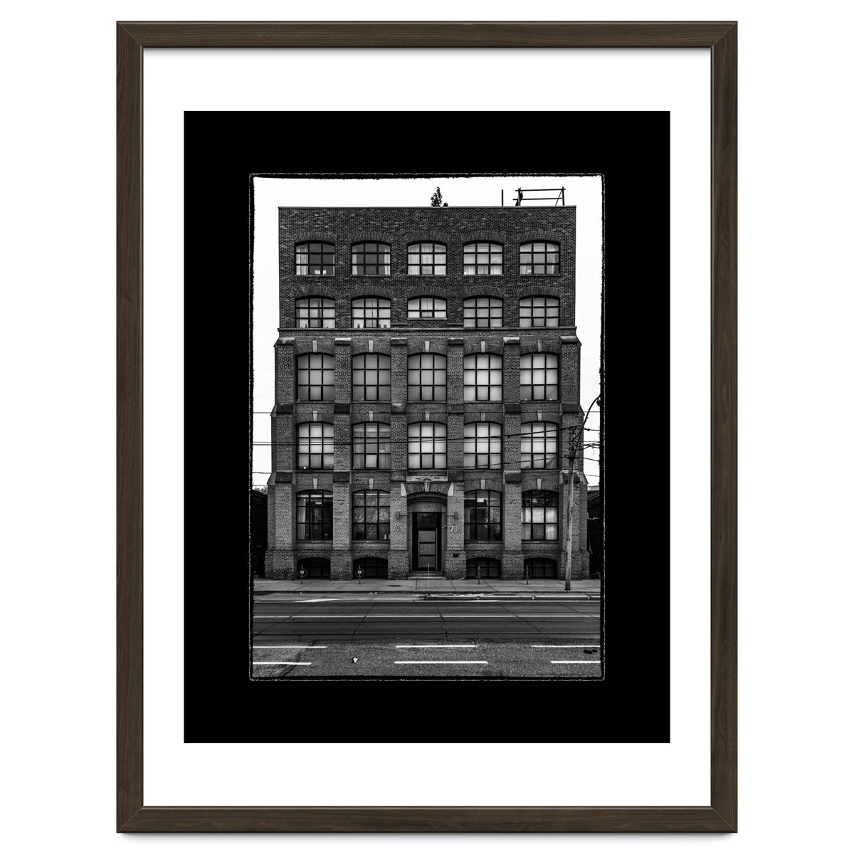 No 736 Dundas St E 1 with Border
