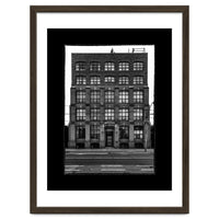 No 736 Dundas St E 1 with Border
