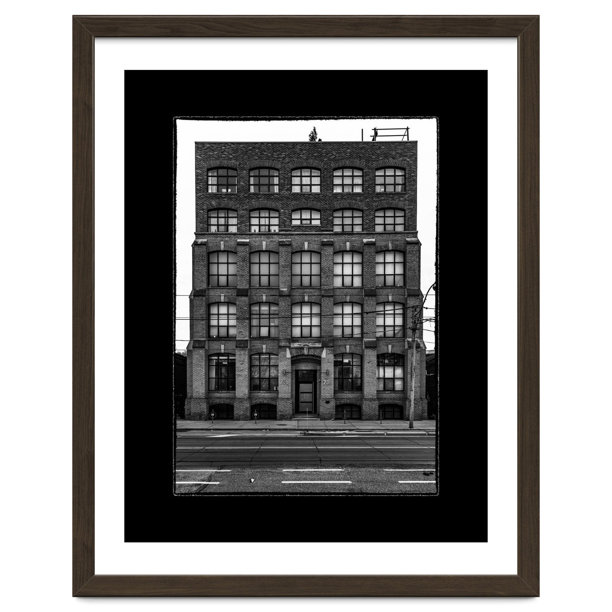 No 736 Dundas St E 1 with Border