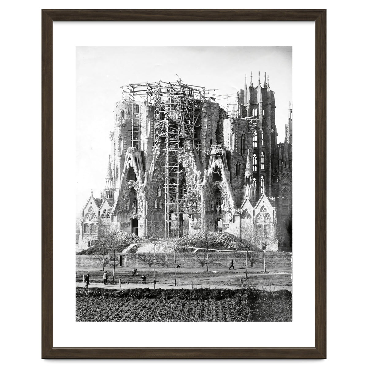 VIEW OF THE "SAGRADA FAMILIA" BASILICA BY ARCHITECT ANTONI GAUDI, PHOTOS OF WORK.  Ca. 1910.