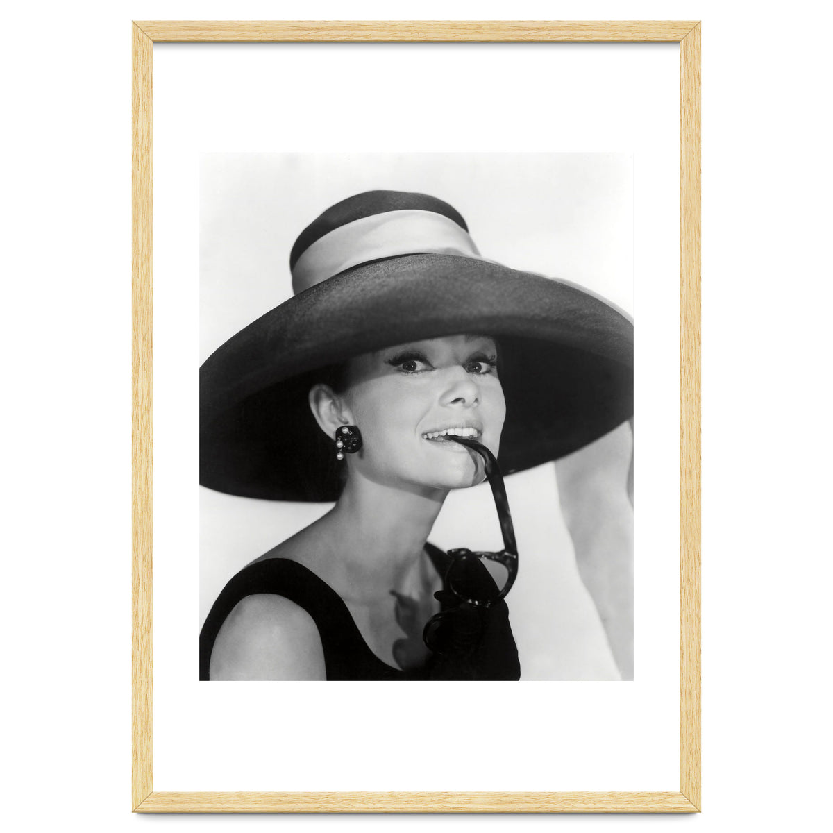 AUDREY HEPBURN in BREAKFAST AT TIFFANY'S (1961), directed by BLAKE EDWARDS.