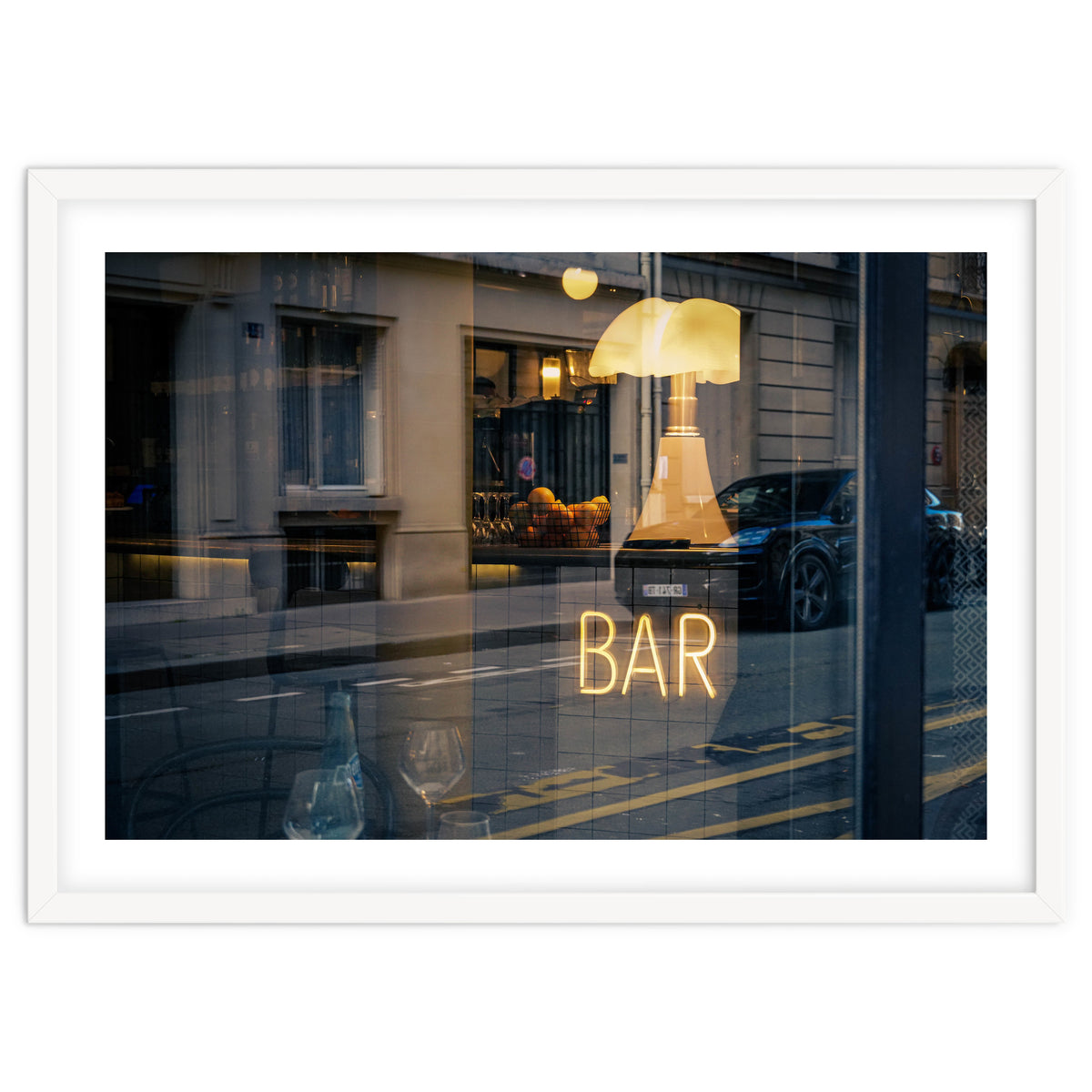 Street Photography - Bar in Paris
