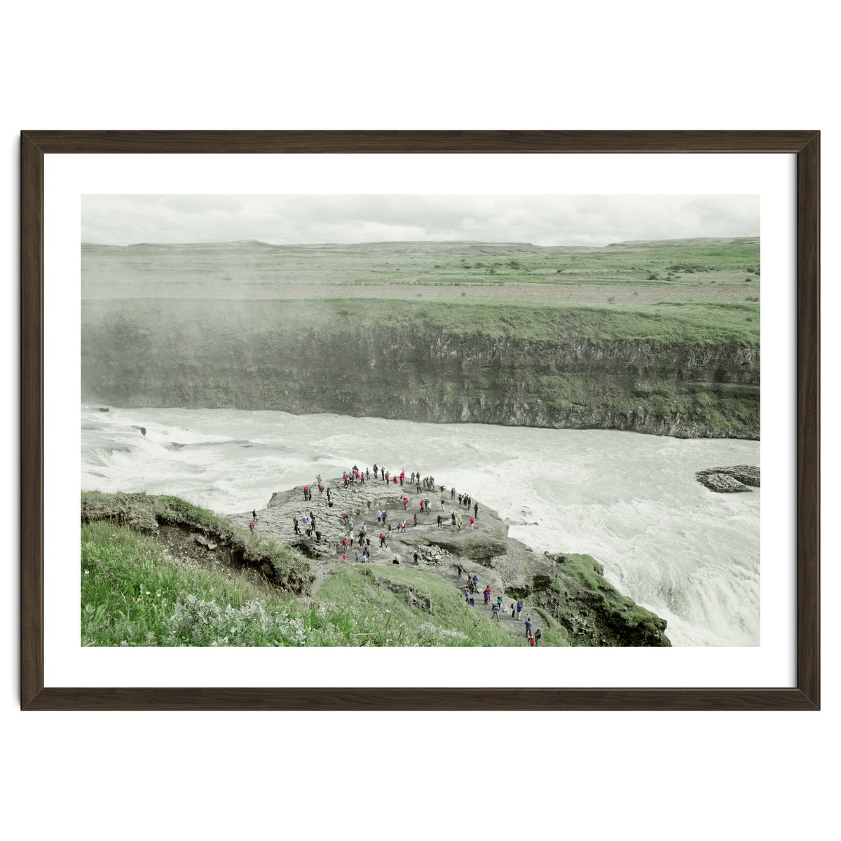 Tourists at the edge of the big river - Iceland
