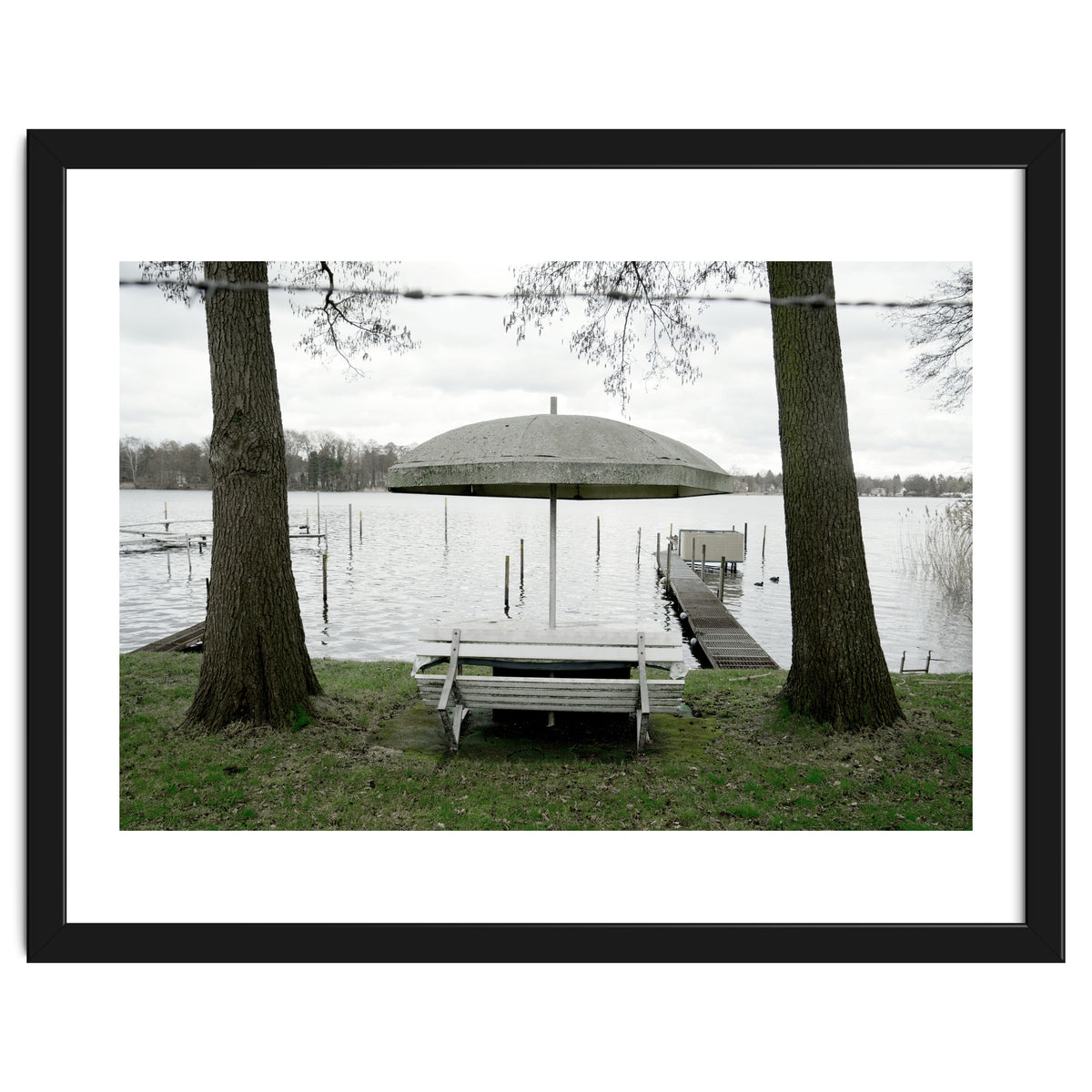 Lakeside rest place - out of season