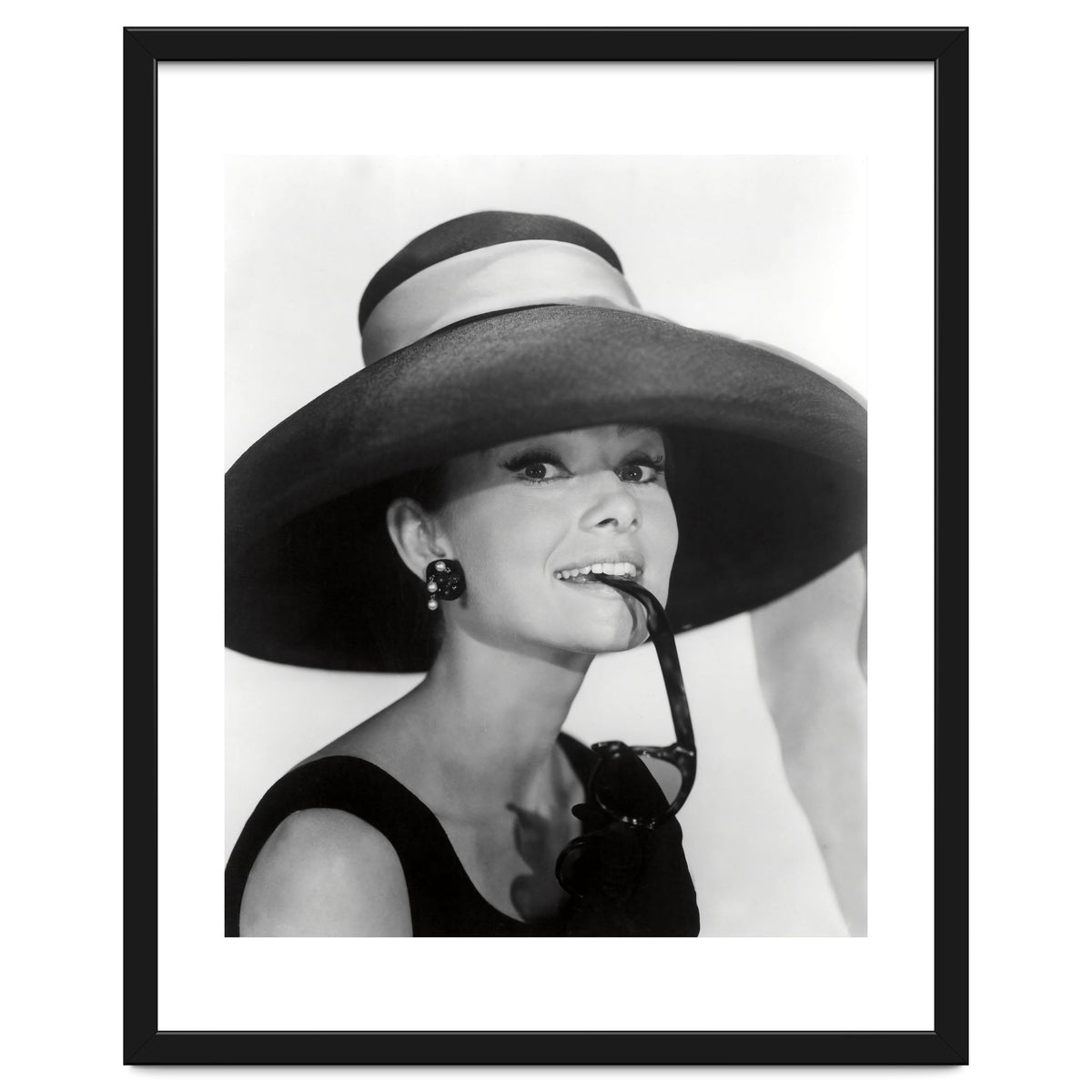 AUDREY HEPBURN in BREAKFAST AT TIFFANY'S (1961), directed by BLAKE EDWARDS.