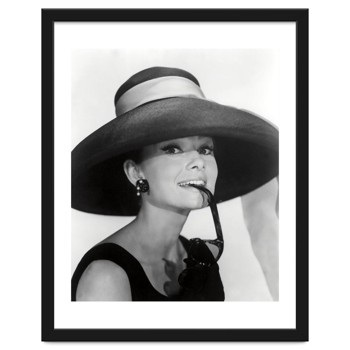 AUDREY HEPBURN in BREAKFAST AT TIFFANY'S (1961), directed by BLAKE EDWARDS.