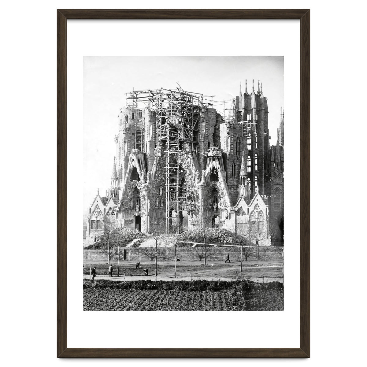 VIEW OF THE "SAGRADA FAMILIA" BASILICA BY ARCHITECT ANTONI GAUDI, PHOTOS OF WORK.  Ca. 1910.