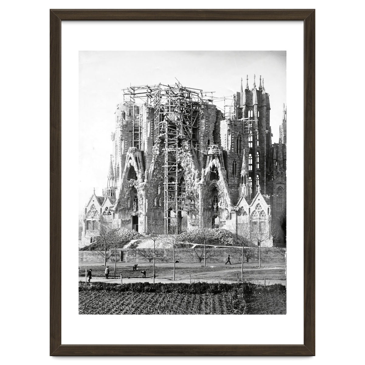 VIEW OF THE "SAGRADA FAMILIA" BASILICA BY ARCHITECT ANTONI GAUDI, PHOTOS OF WORK.  Ca. 1910.