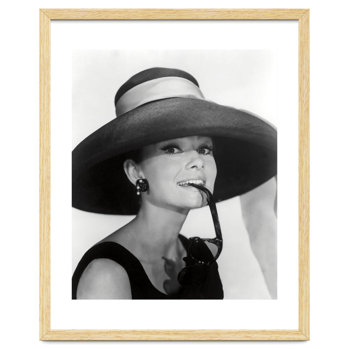 AUDREY HEPBURN in BREAKFAST AT TIFFANY'S (1961), directed by BLAKE EDWARDS.