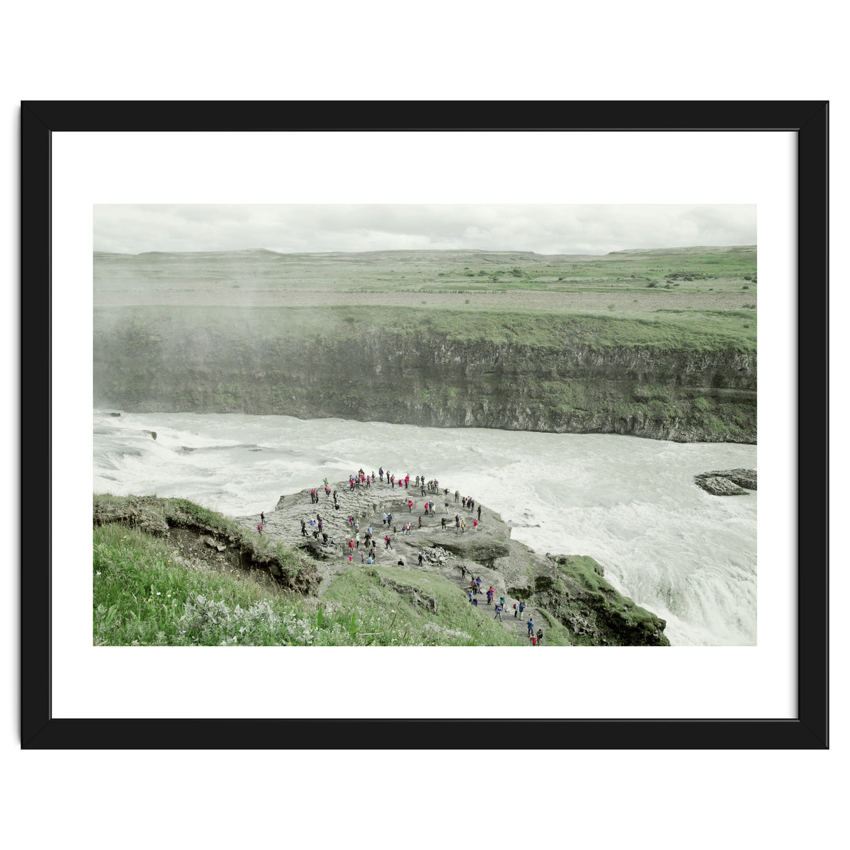 Tourists at the edge of the big river - Iceland