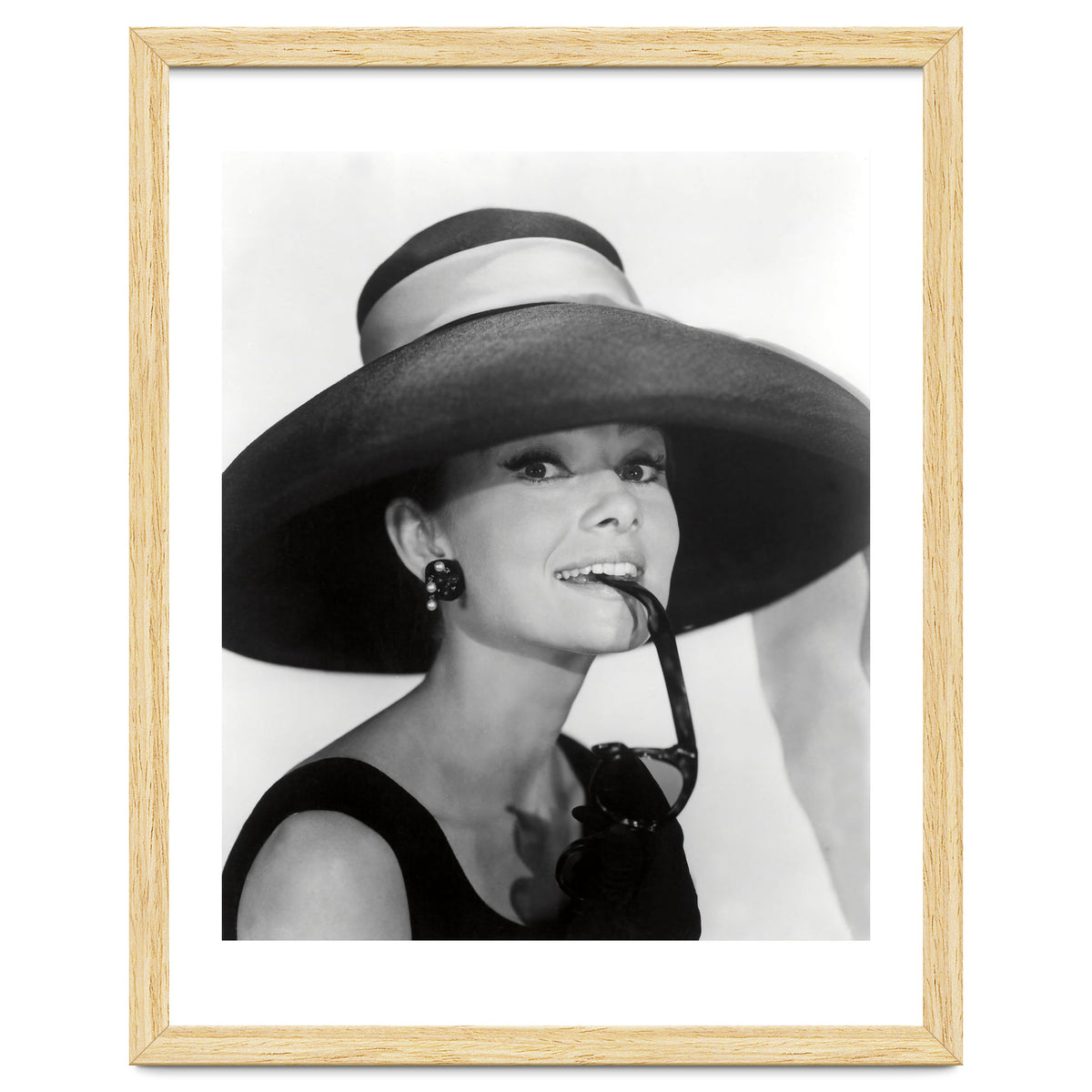 AUDREY HEPBURN in BREAKFAST AT TIFFANY'S (1961), directed by BLAKE EDWARDS.