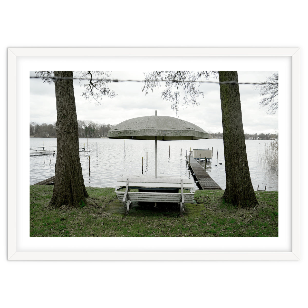 Lakeside rest place - out of season