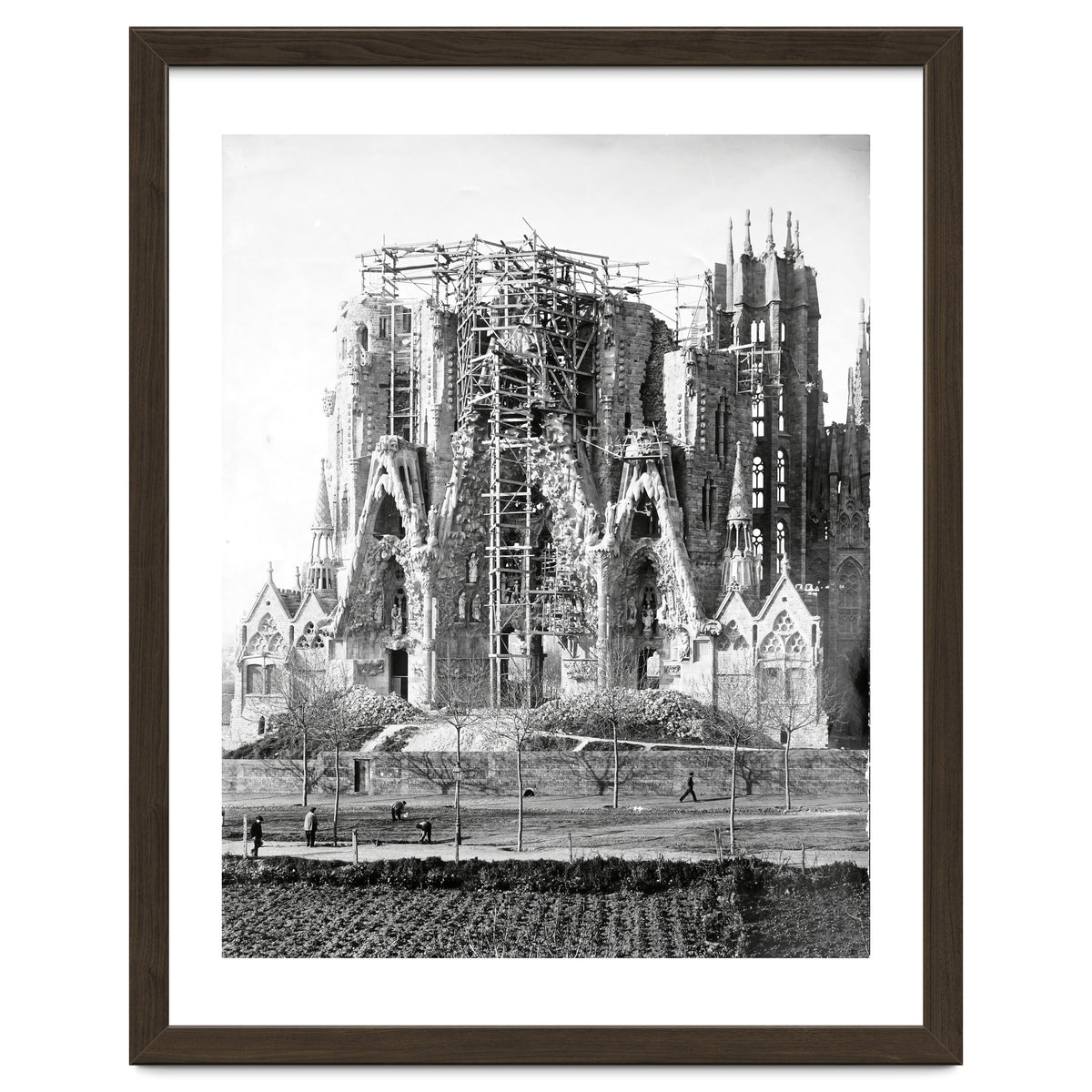 VIEW OF THE "SAGRADA FAMILIA" BASILICA BY ARCHITECT ANTONI GAUDI, PHOTOS OF WORK.  Ca. 1910.