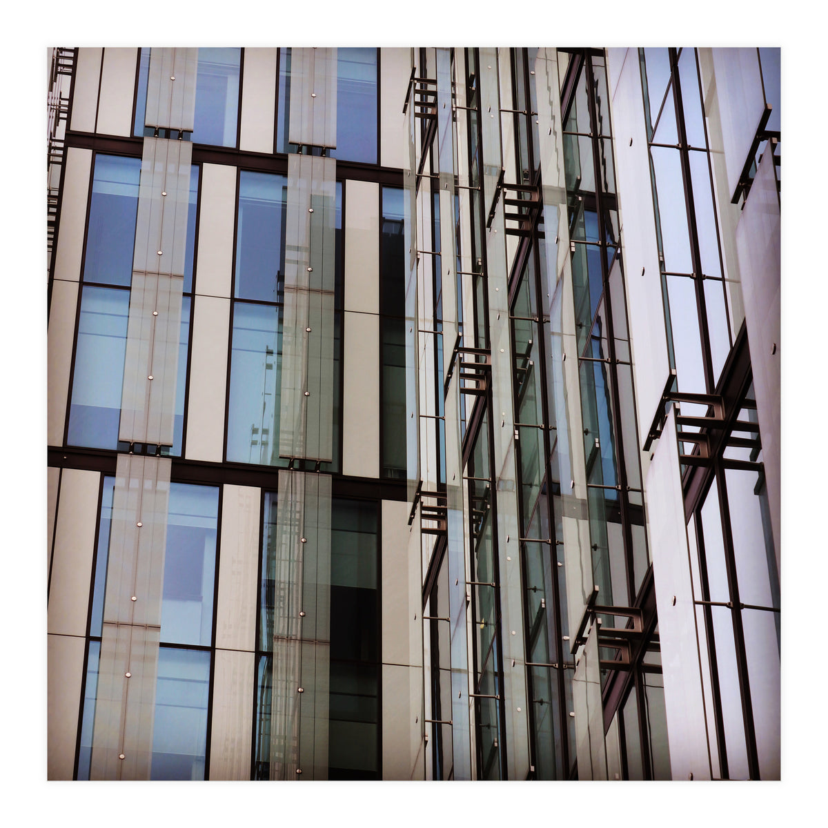 6 C28 F47 D 98 Ee 47 E4 8 B18 Ece357 E88758 (Print Only)