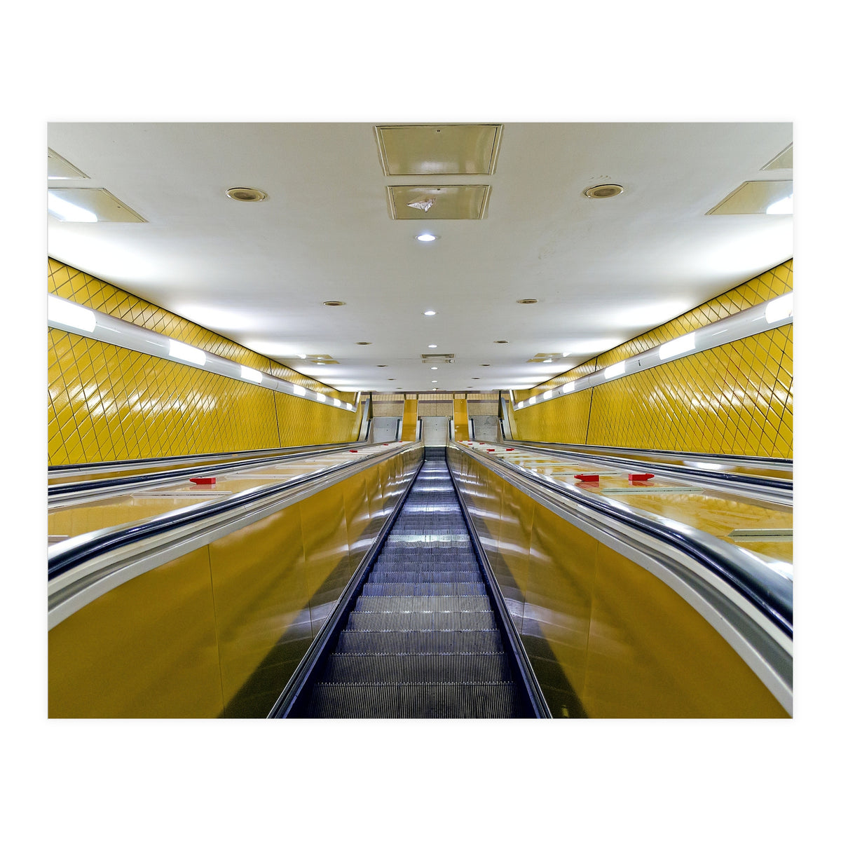 Moving stairway (Print Only)